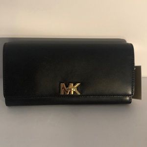 Micheal Kors Wallet Black Large Carry leather